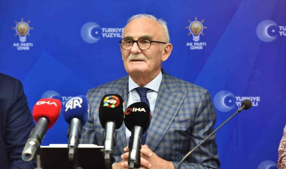 AK Parti İzmir İl Başkanlığı’nda düzenlenen toplantıda konuşan Yerel Yönetimlerden