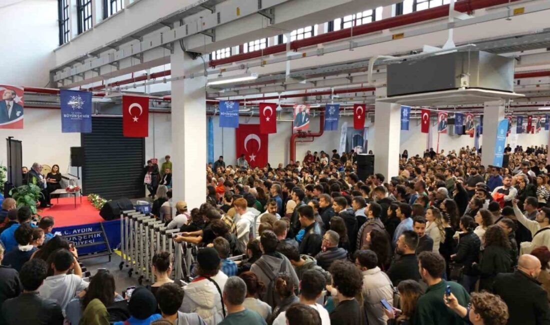 Her gün binlerce vatandaşın ziyaret ettiği Aydın Kitap Fuarı devam