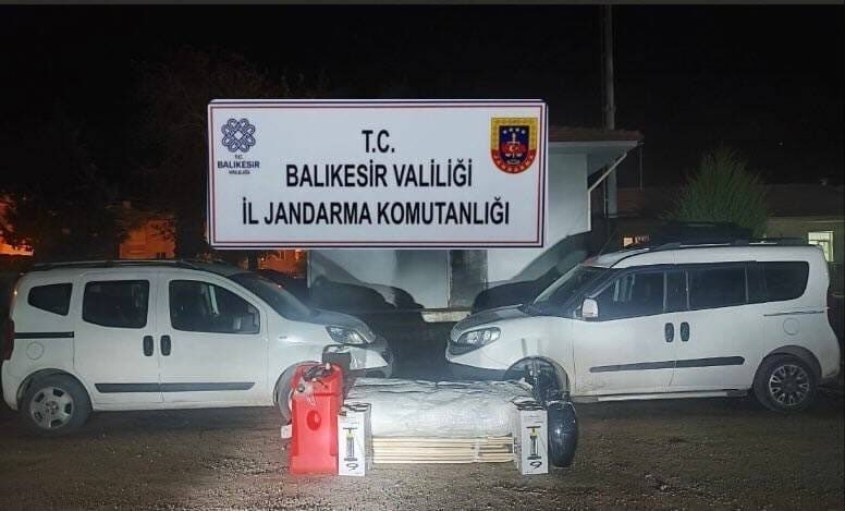 Balıkesir’in Ayvalık ilçesinde, yasadışı yollarla Yunanistan’ın Midilli Adası’na göçmen götürmek