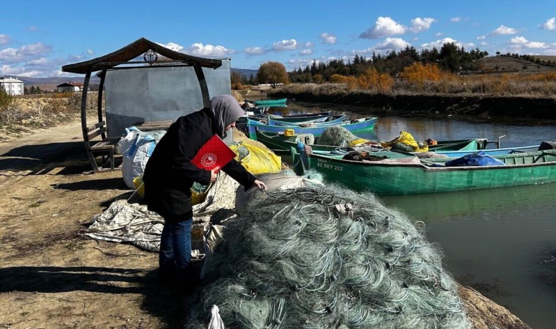 Türkiye’nin önemli tatlı su balığı üretim merkezlerinden Beyşehir Gölü’ndeki su