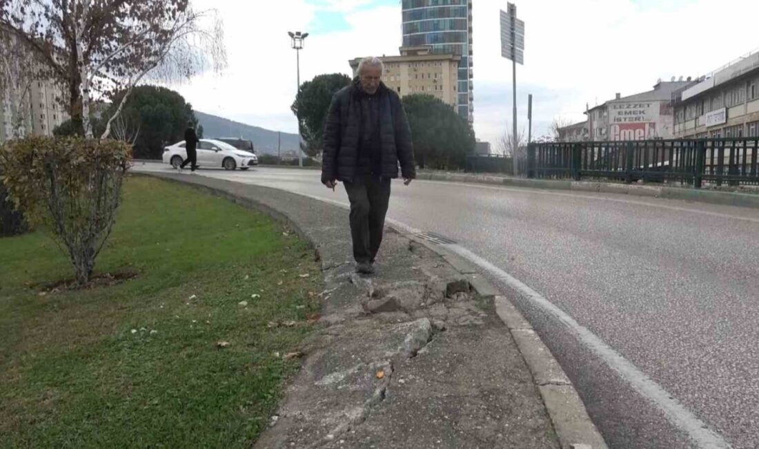 Bursa’nın Osmangazi ilçesinde, Bursa Büyükşehir Belediyesi binası yanındaki büyükşehir kavşağında