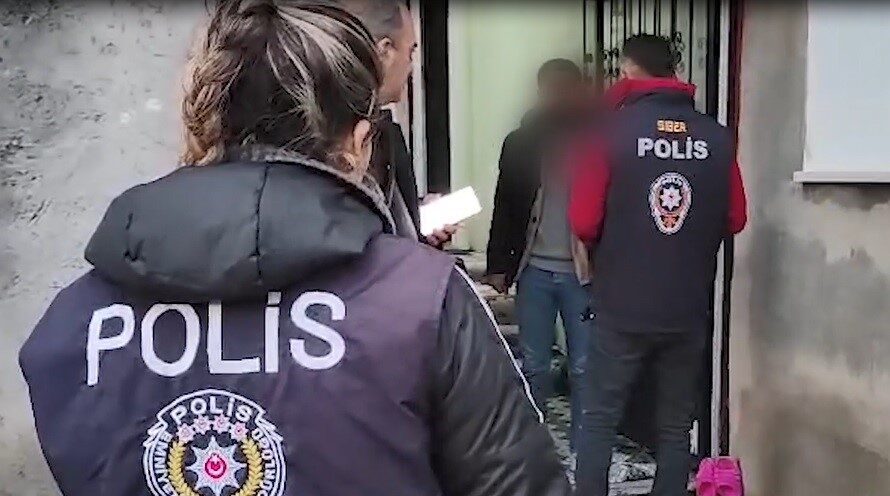 BİTLİS (İHA) – Bitlis’te çocuklara ait müstehcen görüntüleri dijital materyaller
