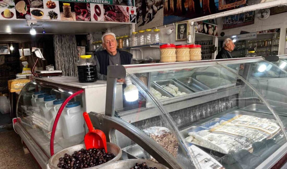 Diyarbakır’da 90 yaşındaki Ali Haydar Çavlı, köylerden topladığı peyniri eritip