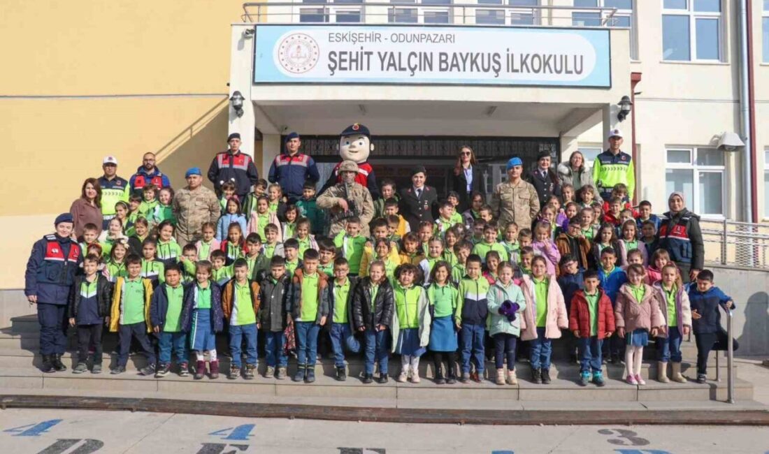 Eskişehir’de jandarma ekipleri tarafından ‘Dünya Çocuk Hakları Günü’ çerçevesinde bir