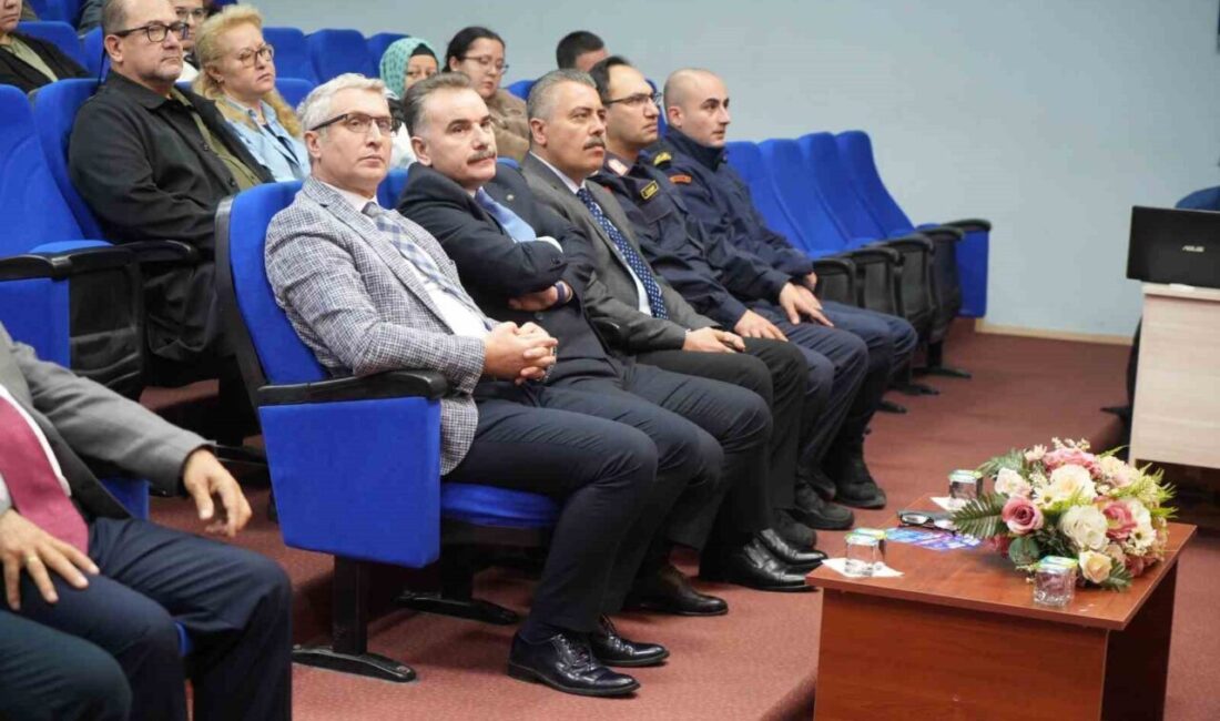 Balıkesir’in Edremit ilçesinde “En İyi Narkotik Polis Anne” konulu konferans