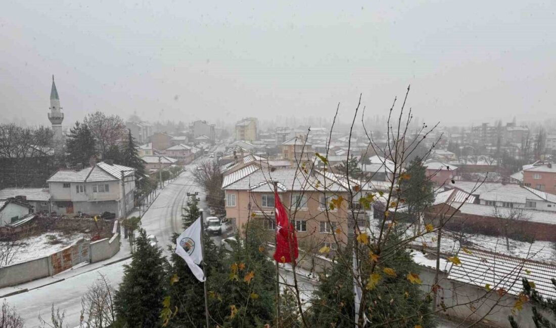 Eskişehir’de kış mevsiminin ilk kar yağışı İnönü ilçesine yağarken, beyaza
