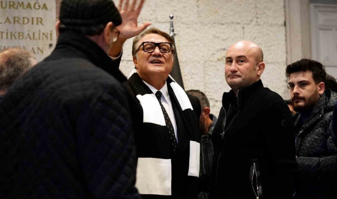 Beşiktaş Kulübü başkanlığından istifa eden Hasan Arat, Tüpraş Stadyumu’nda düzenlenen
