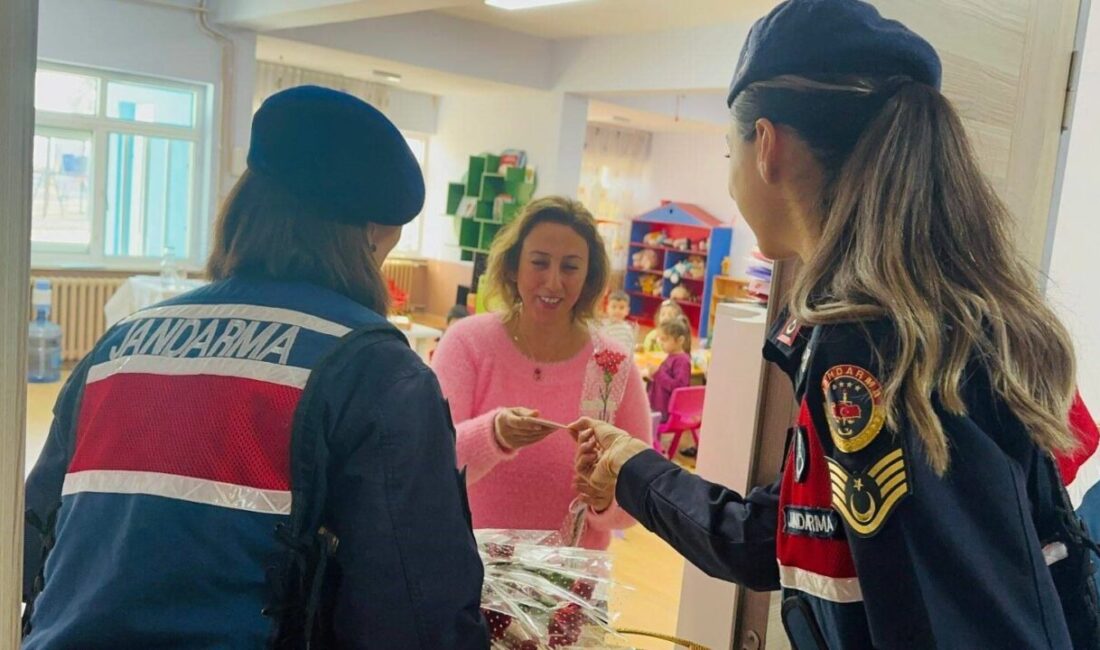 Aydın’ın Çine ilçesinde öğretmenleri unutmayan jandarma ekipleri, anaokulunda görev yapan