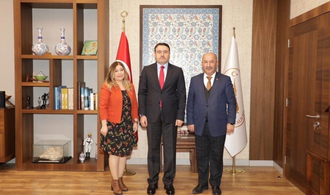 Kütahya Valisi Musa Işın’ı ziyaret eden İl Milli Eğitim Müdürü