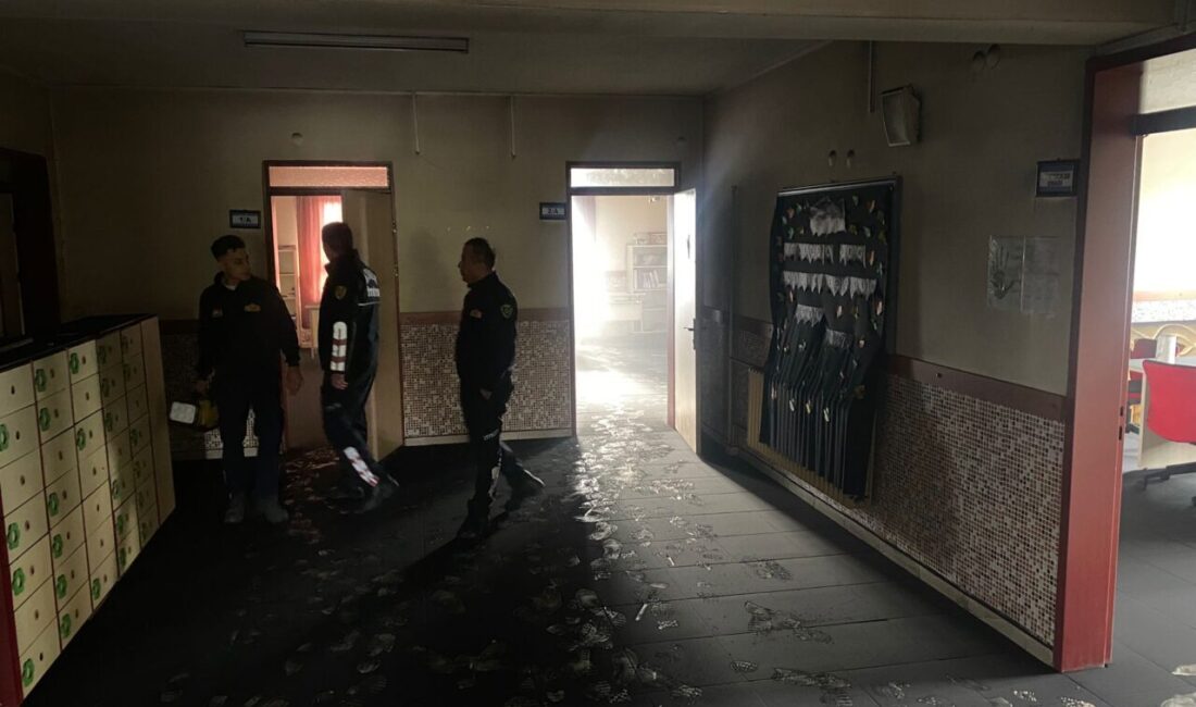 AYDIN (AA) – Aydın’ın Nazilli ilçesinde Mastavra İlkokulu'nda çıkan yangın