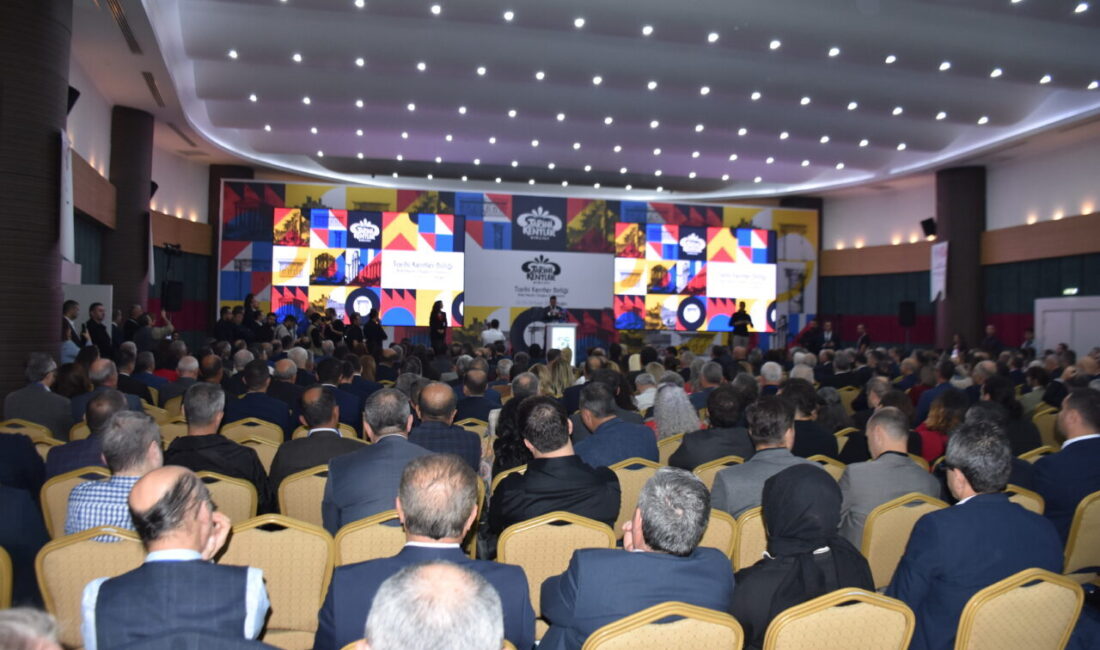 - Tarihi Kentler Birliği ve Ankara Büyükşehir Belediye Başkanı Mansur
