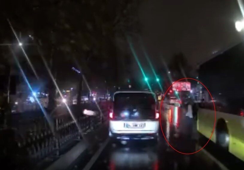 Beşiktaş’ta arıza yapan İETT Özel Halk otobüsü arıza nedeniyle geri