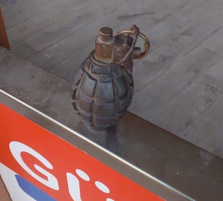 Beylikdüzü’nde kaldırıma bırakılan el bombası görünümündeki cismin incelemesi tamamlandı. İncelemede