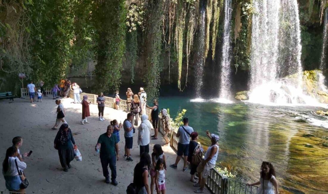 Antalya’nın simgelerinden Düden Şelalesi, 2024 yılında 840 bin ziyaretçiye ev