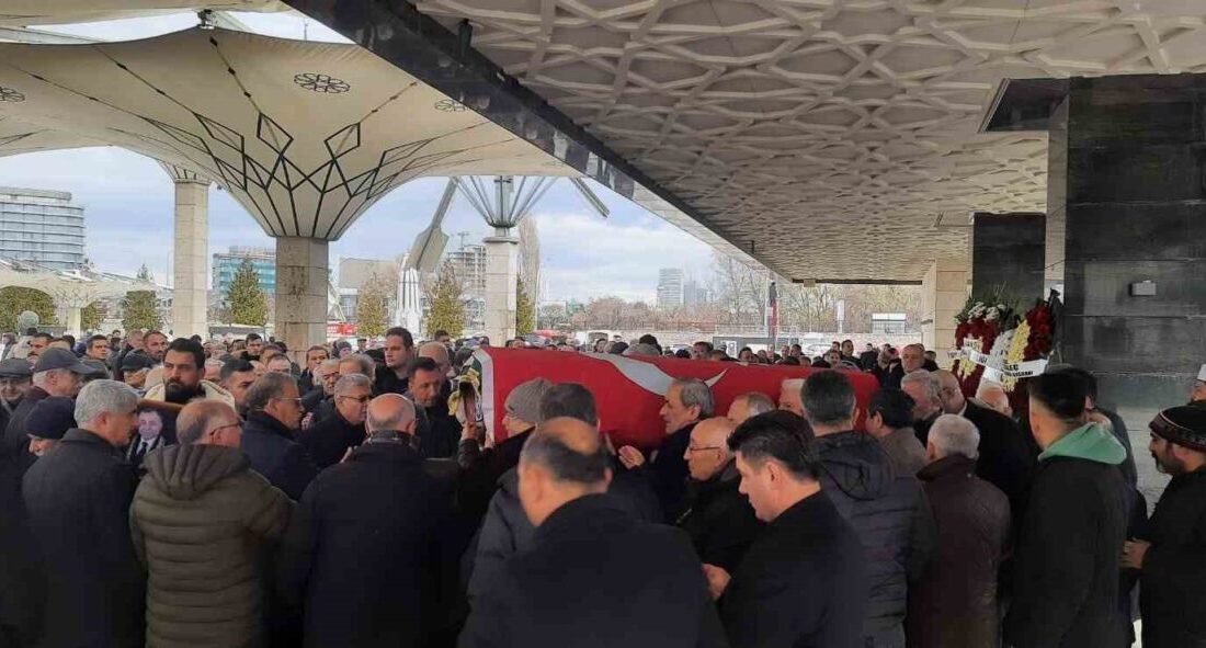 Eski Anayasa Mahkemesi (AYM) Başkanvekili ve Uyuşmazlık Mahkemesi Başkanı Burhan