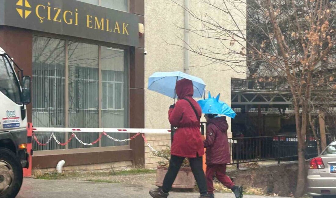 Eskişehir’de sabah saatlerinden beri etkisini gösteren sağanak yağışlı hava, vatandaşlara