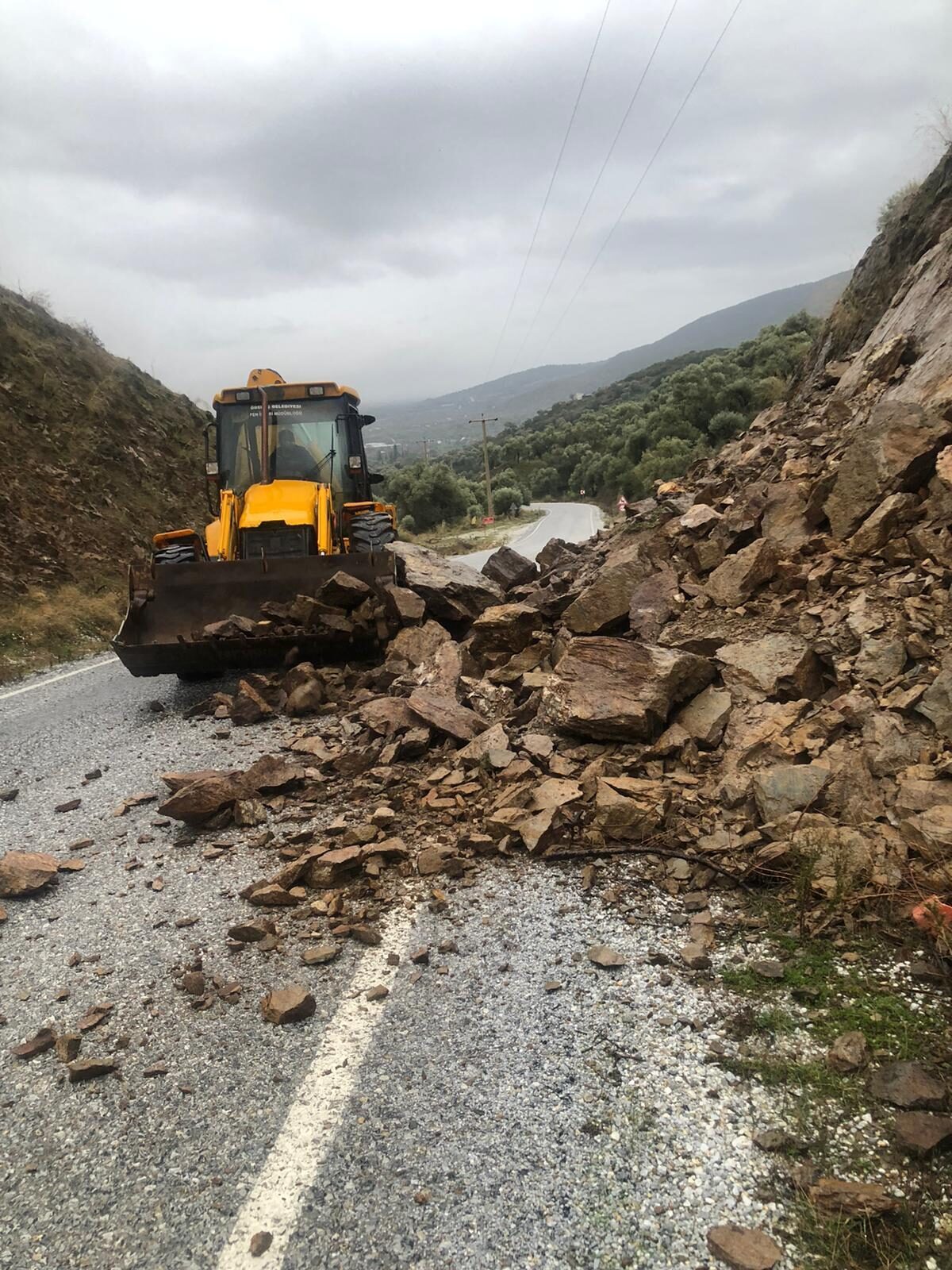 İZMİR (AA) – İzmir'in Ödemiş ilçesinde etkili olan sağanak nedeniyle