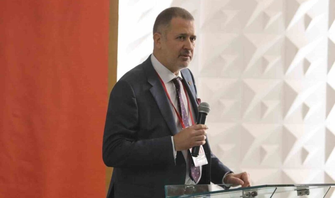 Karşıyaka Spor Kulübü Başkanı İlker Ergüllü, basketbol takımının A. Efes’e