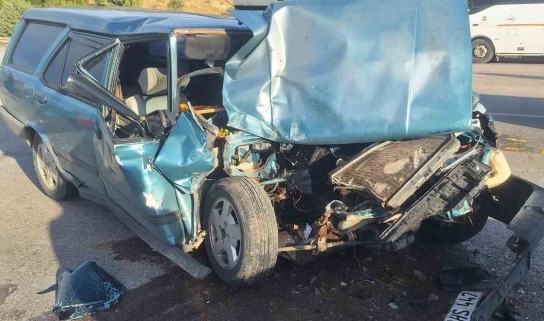 Balıkesir’in Gömeç ilçesinde Fiat Tofaş marka otomobil, çift kabin kamyonete