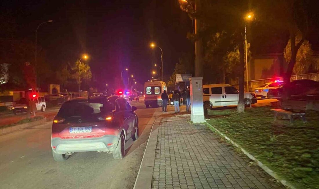 Kütahya’da ’dur’ ihtarına uymayan motosiklet sürücüsü, polis memuruna çarparak kaçtı.