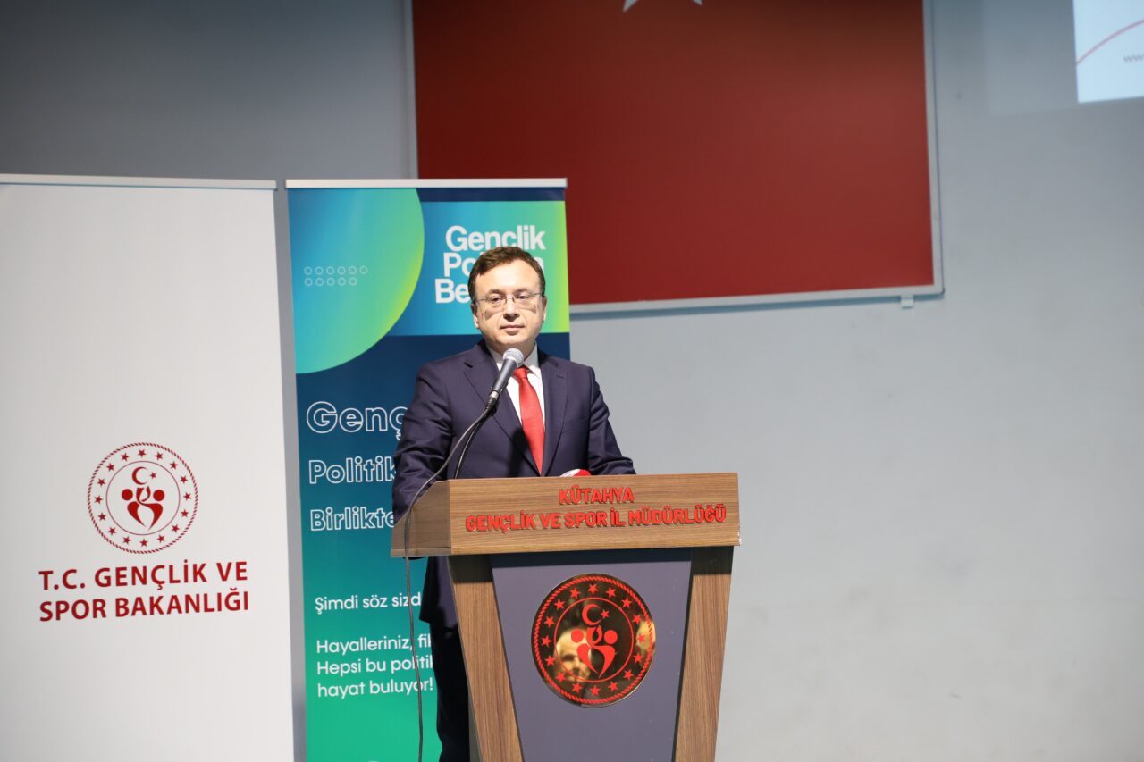 KÜTAHYA (AA) – Kütahya'da, Gençlik ve Spor Bakanlığınca "Gençlik Politika