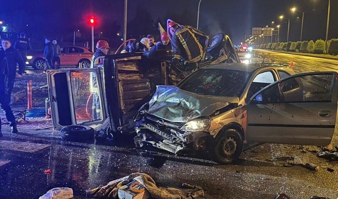 KÜTAHYA (AA) – Kütahya'nın Gediz ilçesinde iki otomobilin çarpışması sonucu