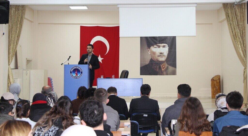 Dumlupınar Üniversitesi (DPÜ) Gediz Meslek Yüksekokulu’nda, “Yeni medyada ifade özgürlüğü”