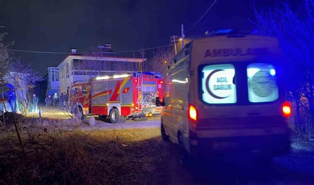 Ankara’nın Akyurt ilçesinde, park halindeki Tofaş otomobil, LPG tesisatının patlaması
