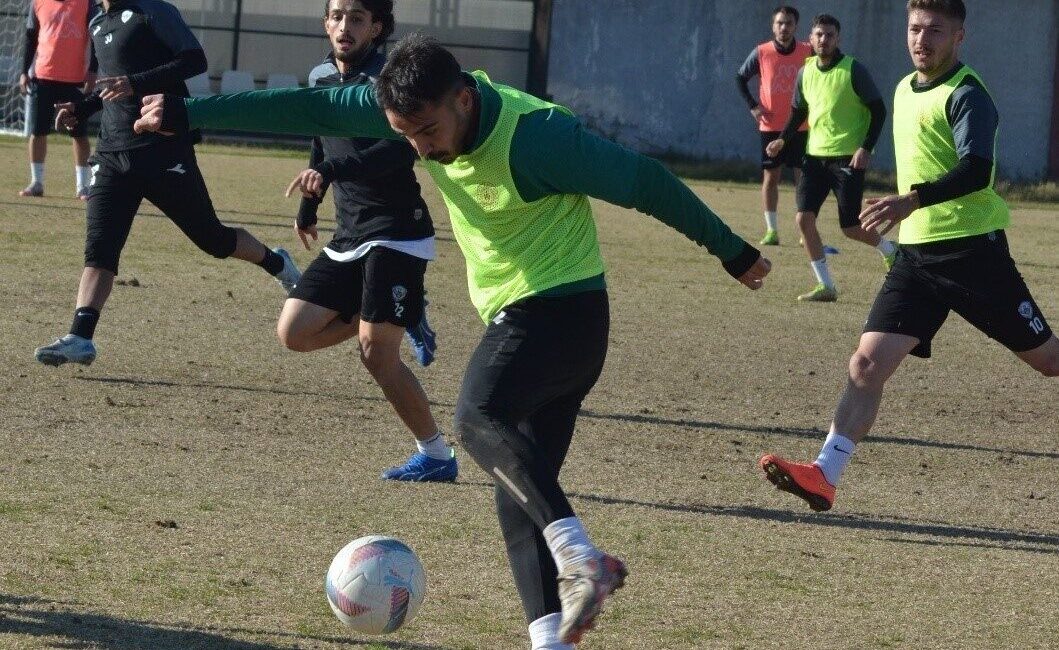 Nazillispor, kritik Belediye Derincespor deplasmanı öncesi hazırlıklarını sürdürüyor. TFF 2.