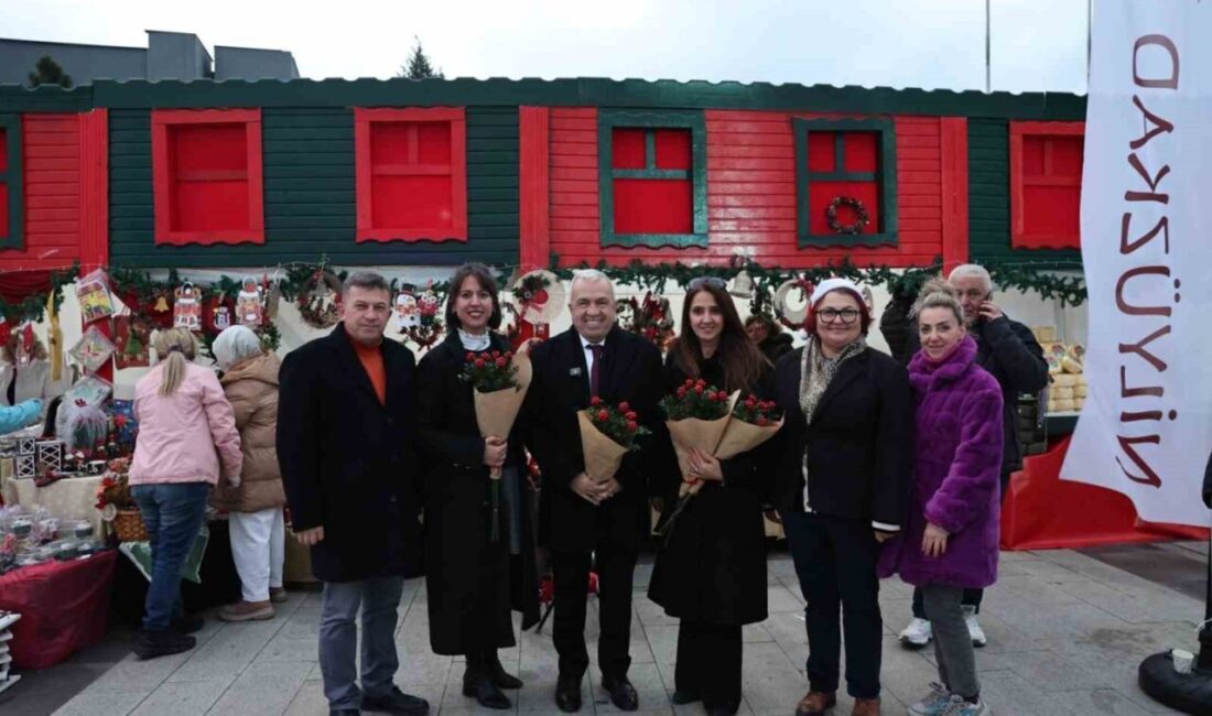Nilüfer Cumhuriyet Meydanı’nda düzenlenen “Nilüfer Yeni Yıl Festivali”, alışveriş stantları,