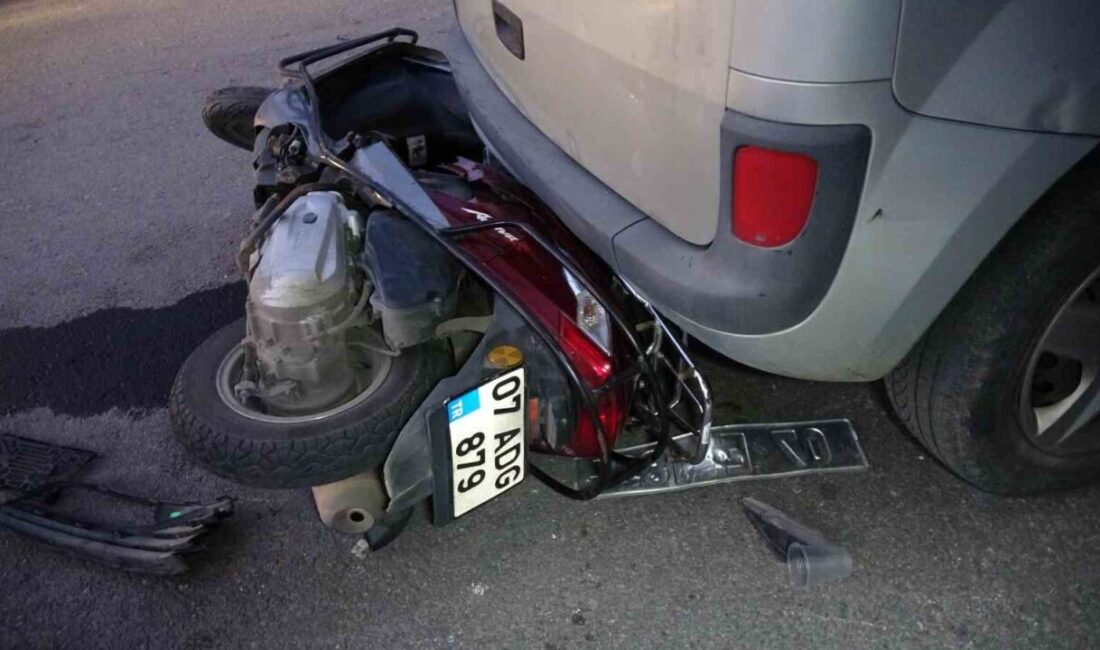 Antalya’nın Alanya ilçesinde kavşakta otomobil ile motosikletin çarpışması sonucu motosiklette