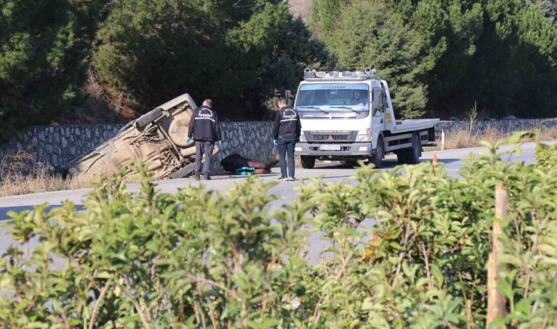 Denizli’de sürücüsünün direksiyon hakimiyetini kaybettiği otomobil, refüjü aşarak karşı şeritte
