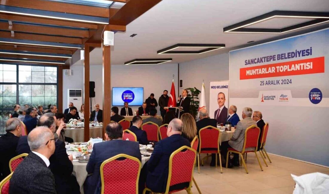 Sancaktepe Belediye Başkanı Alper Yeğin, mahalle muhtarlarıyla toplantıda bir araya