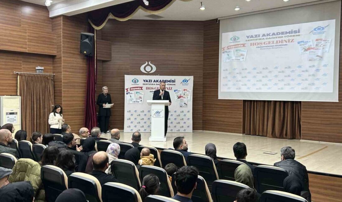 Sultangazi Belediyesi Yazı Akademisi’nin 6’ıncı döneminde eğitim alan öğrenciler, düzenlenen