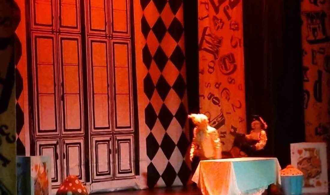 “Alice Müzikali” isimli tiyatro oyunu Maltepe Belediyesi Prof. Dr. Türkan