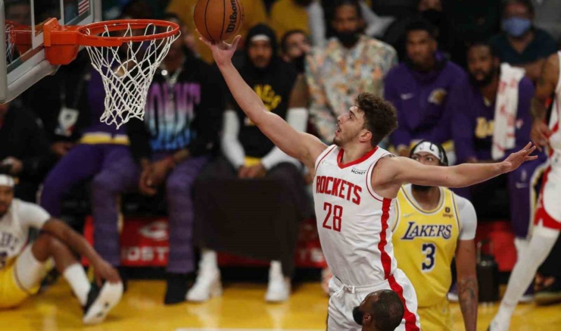 Houston Rockets forması giyen 22 yaşındaki milli basketbolcu Alperen Şengün,