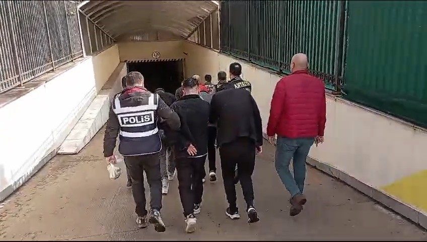 Antalya’da son bir haftada emniyet güçlerince düzenlenen asayiş uygulamasında yakalanan