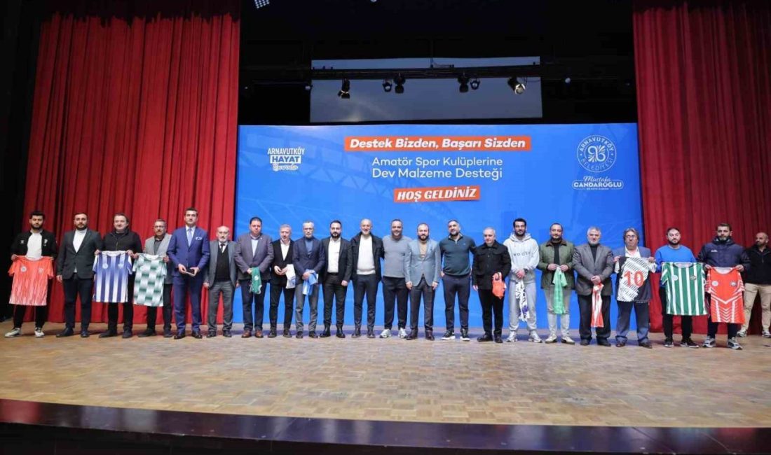 Arnavutköy Belediyesi, ilçedeki amatör spor kulüplerine spor malzemesi desteği sağladı.