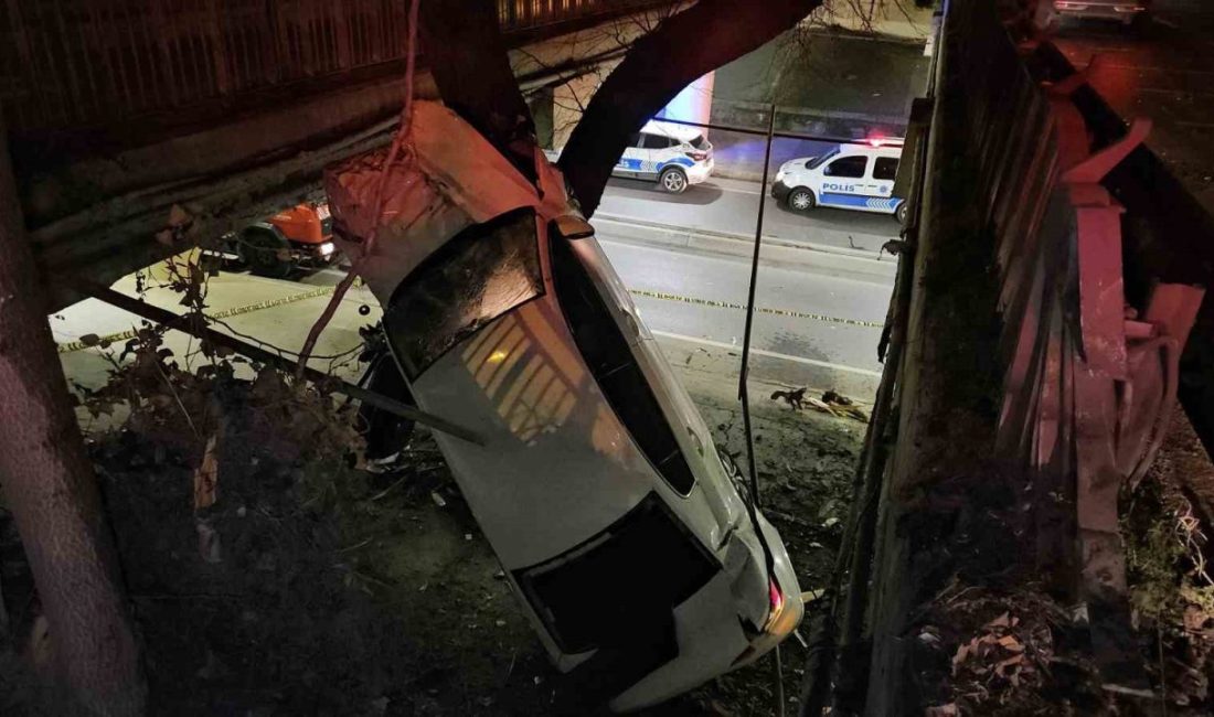 Ataköy’de alkollü sürücü, kullandığı aracın direksiyon hakimiyetini kaybederek iki yol