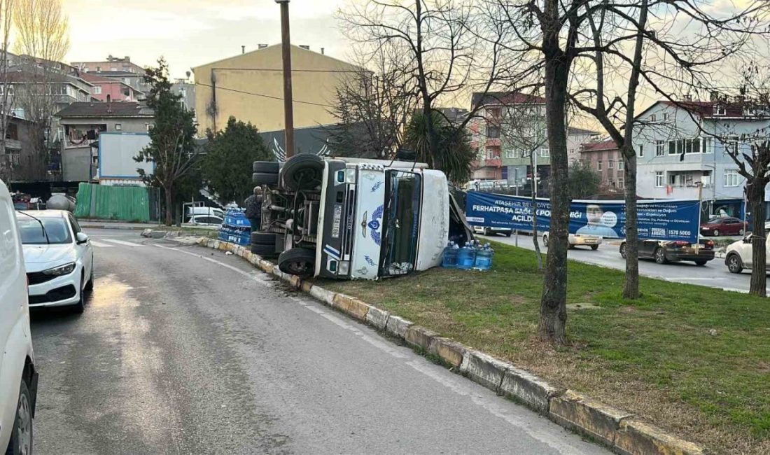 Ataşehir’de freni patlayan kamyonet yan yattı. Edinilen bilgilere göre, kaza