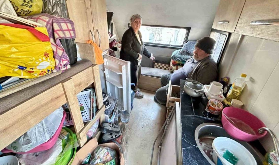 İzmir’de zihinsel engelli oğluyla karavanda yaşam mücadelesi veren Seval Taşkın’ın