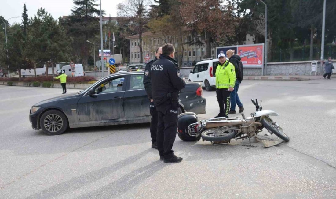Bilecik’te aynı istikamette seyir halindeki motosiklet ile otomobilin çarpışması sonucu