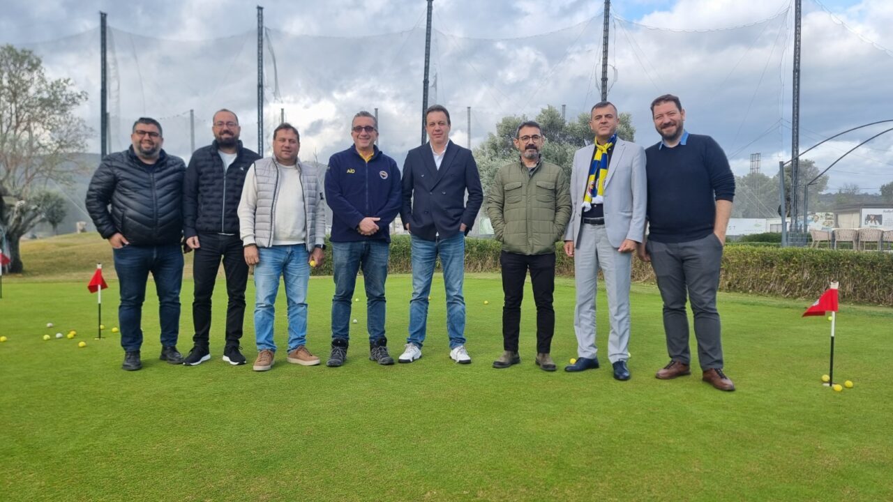 MUĞLA (AA) – Bodrum Fenerbahçeliler Derneği Yönetim Kurulu üyeleri, Bodrum'da