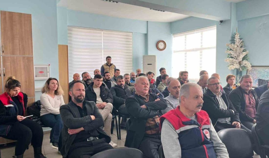Aydın’ın Bozdoğan ilçesindeki üreticilere Tarım Sigortaları Havuzu’nun (TARSİM) önemi anlatılarak