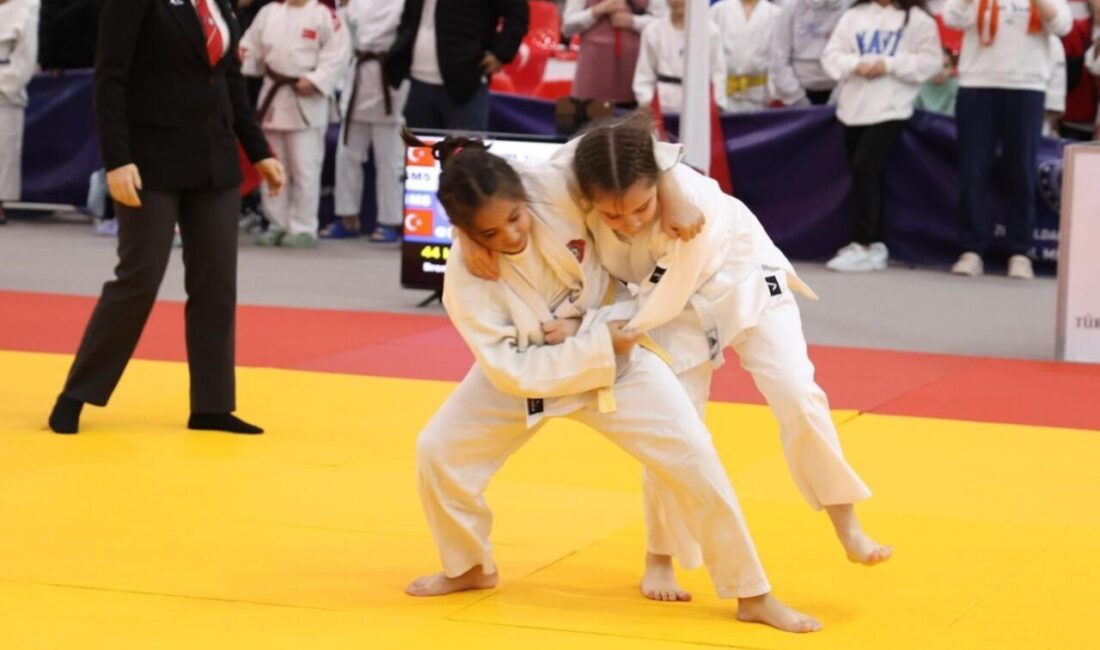 Aydın Büyükşehir Belediyespor Kulübü sporcuları, Zonguldak’ta düzenlenen 8’inci Uluslararası Judo