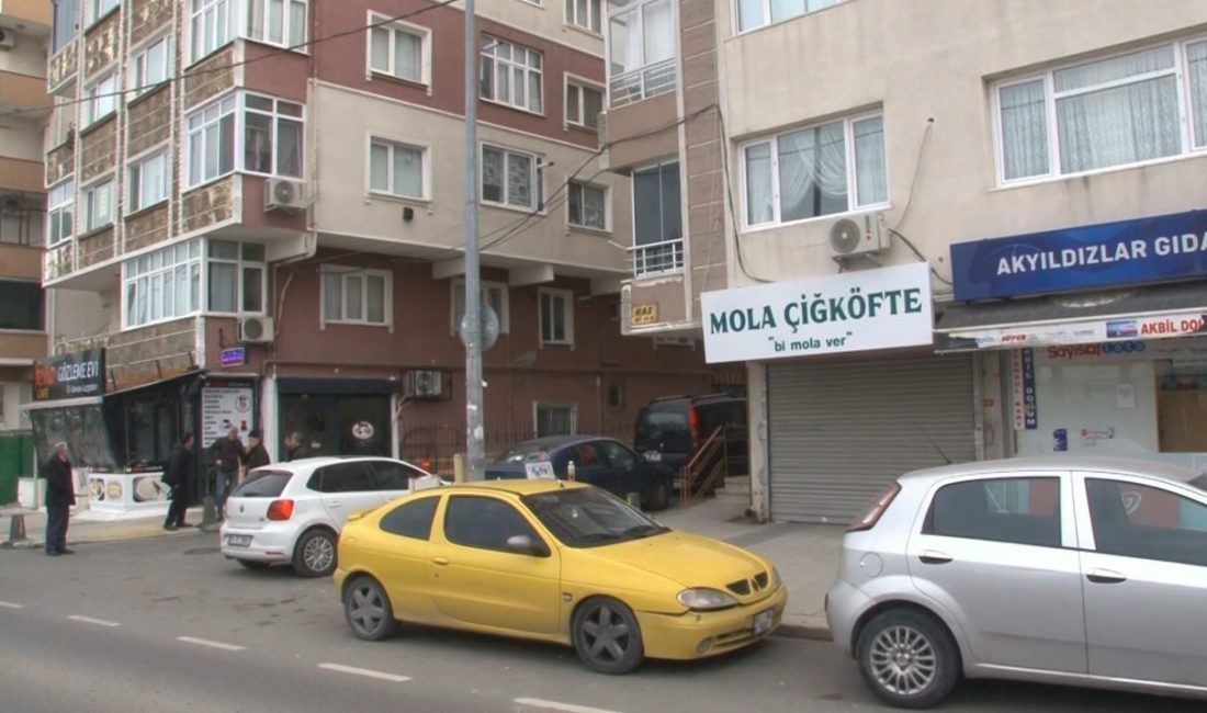 Küçükçekmece’de çiğ köfte yemek için arkadaşlarıyla birlikte çiğ köfte dükkanına