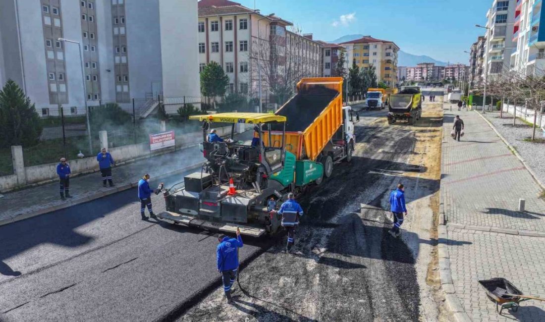 Denizli Büyükşehir Belediyesi, şehir genelinde gerçekleştirdiği yol çalışmalarına bir yenisini