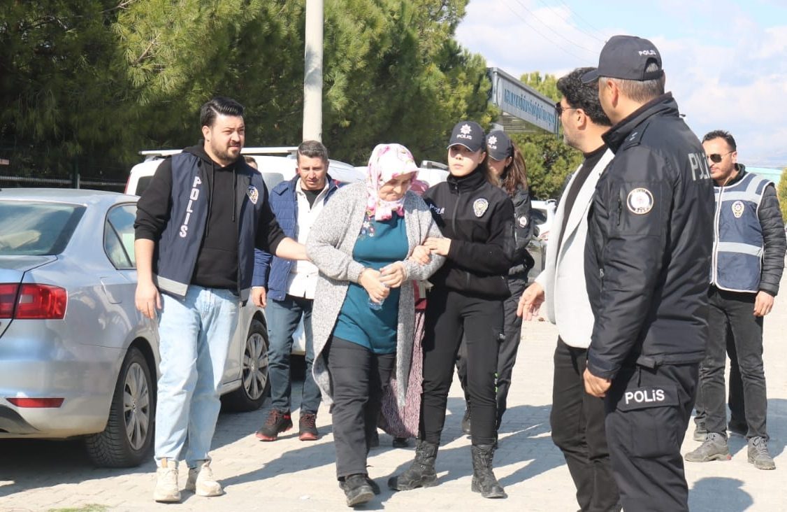 DENİZLİ (AA) – Denizli'nin Çivril ilçesinde, komşusunun bahçesinde çuval içerisinde