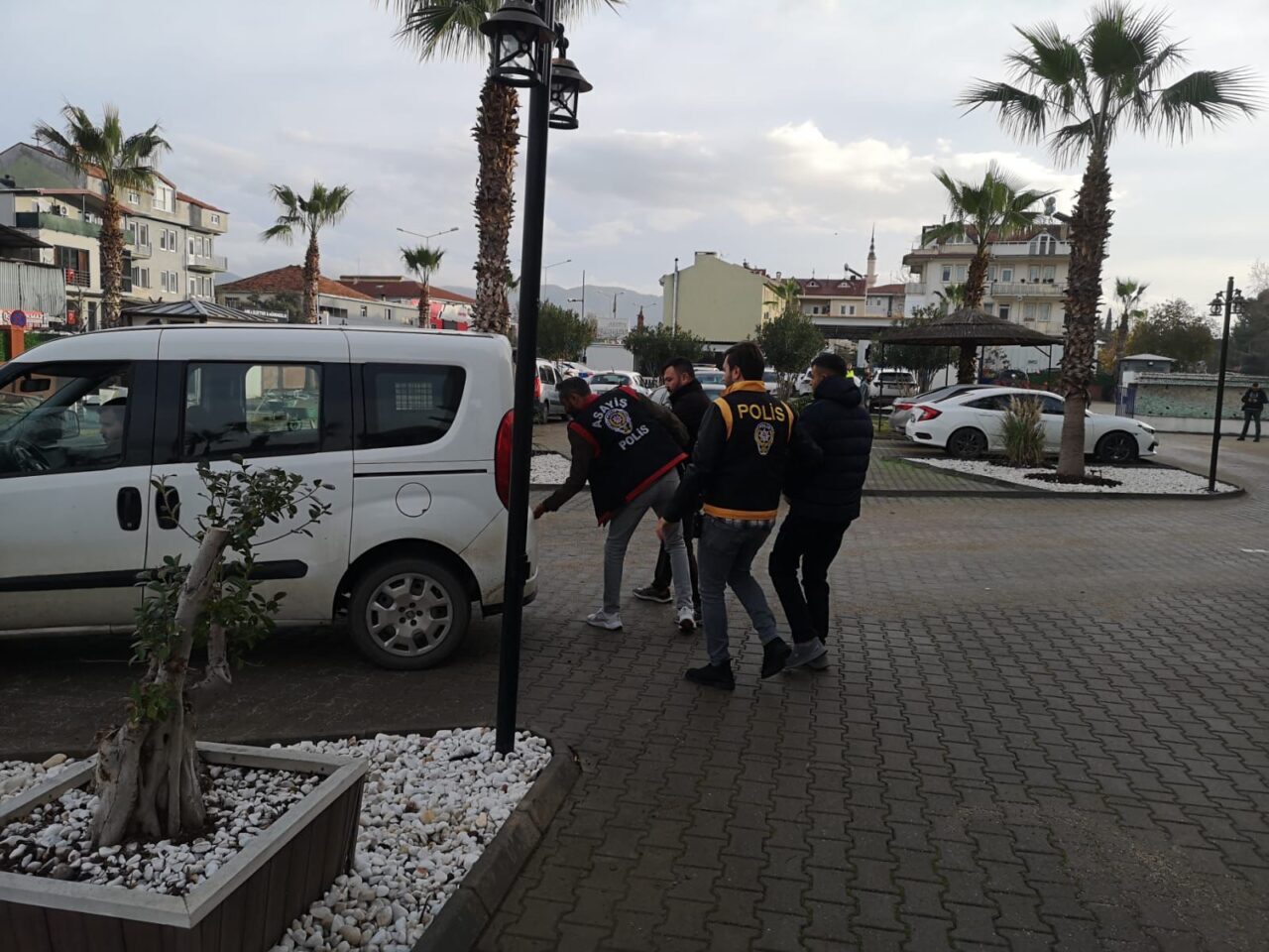 MUĞLA (AA) – Muğla'nın Fethiye ilçesinde gasp suçunu işledikleri iddiasıyla