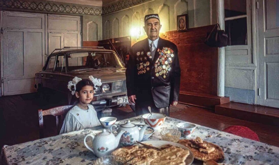 Eczacıbaşı Fotoğrafçılar Dizisi’nin on beşinci kitabı Gülnur Sözmen, kitabevlerinde yerini